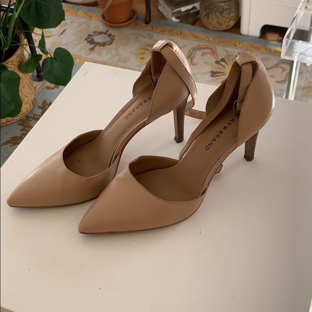 Lucky Brand pointy nude heel